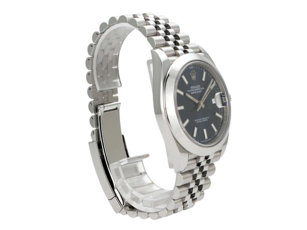 Rolex Datejust 41 Edelstahl 126300 mit blauem Zifferblatt und Jubile-Band, seitliche Ansicht.
