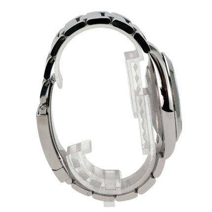 Seitenansicht der Rolex Datejust 41 aus Edelstahl mit Oyster-Band und blauen Zifferblatt.