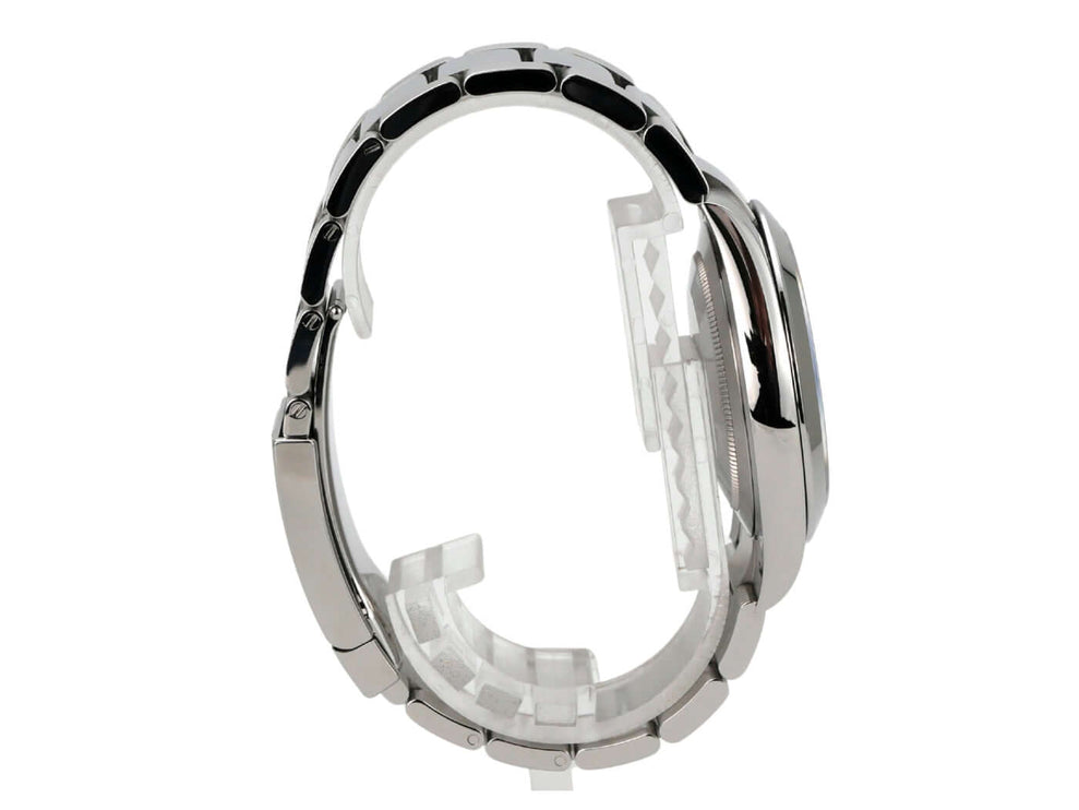 Seitenansicht der Rolex Datejust 41 aus Edelstahl mit Oyster-Band und blauen Zifferblatt.