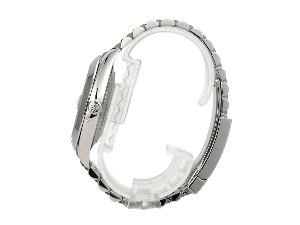 Rolex Datejust 41 Oystersteel 126300 Blau Römisch Jubile-Band seitliche Ansicht der Uhr, glänzendes Edelstahlband.