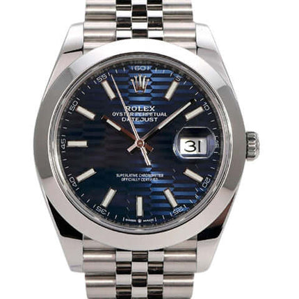 Rolex Datejust 41 Edelstahl Ref. 126300 mit blauem Riffelmuster Zifferblatt und Jubile-Edelstahlband.