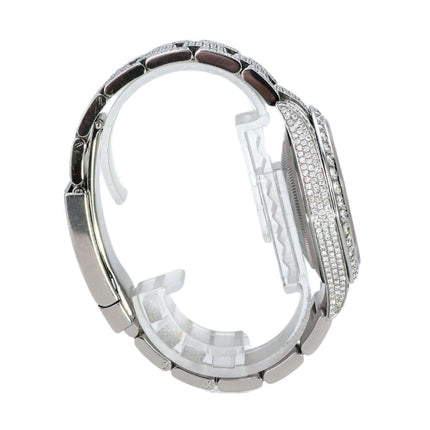 Rolex Datejust 41 Edelstahl 126300 Iced Out mit Diamanten besetztem Gehäuse und Armband, seitliche Ansicht.