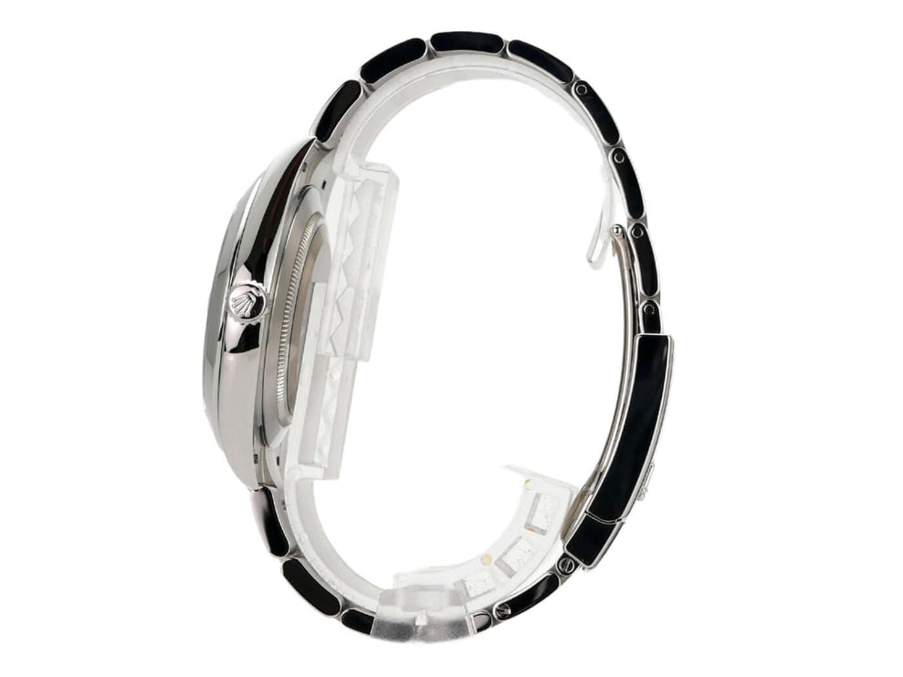 Rolex Datejust 41 Edelstahl Armband Mintgrün, polierte und satinierte Links, Sicht auf das Gehäuse.