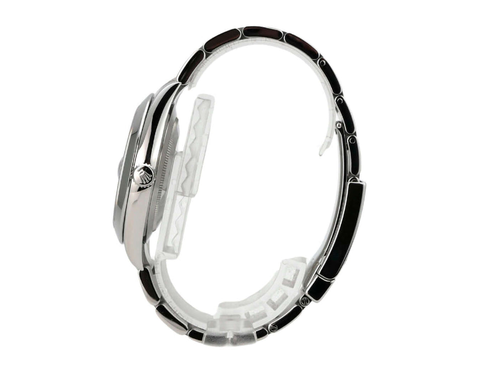 Rolex Datejust 41 Edelstahl 126300 Rhodium seitliche Ansicht mit poliertem Gehäuse und edelstahl Luxusbändern.