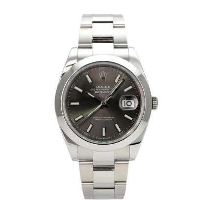 Rolex Datejust 41 Edelstahl 126300 Rhodium mit rhodiumfarbenem Zifferblatt und polierter Edelstahl-Lünette.