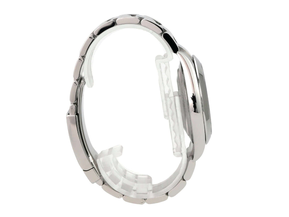 Seitenansicht der Rolex Datejust 41 Edelstahl 126300 Rhodium mit Edelstahl-Armband und polierter Lünette.