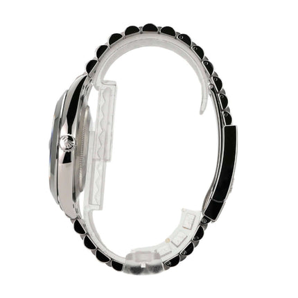 Seitenansicht der Rolex Datejust 41 Edelstahl 126300 mit Jubile-Band und polierter Lünette.