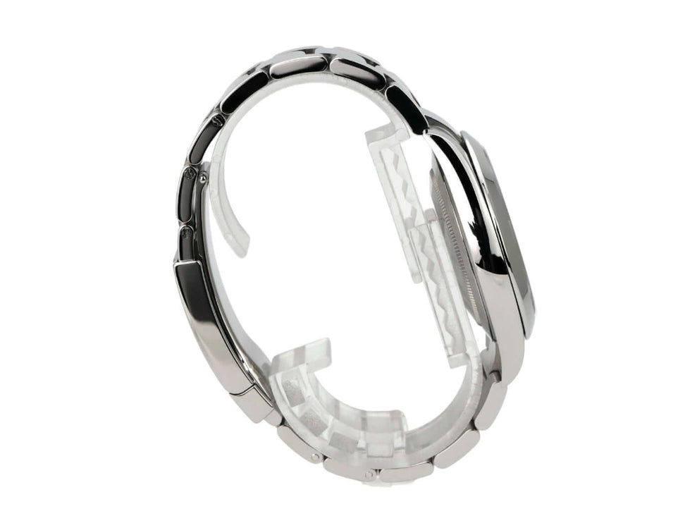 Seitenansicht des Rolex Datejust 41 Edelstahl 126300 Schwarz Oyster-Band mit poliertem und satiniertem Edelstahlband.