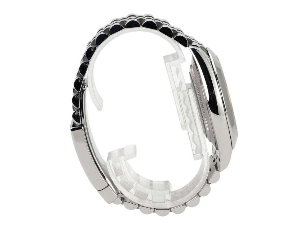 Rolex Datejust 41 Edelstahl 126300 - Seitenansicht des polierten Jubile-Bands und Gehäuses.