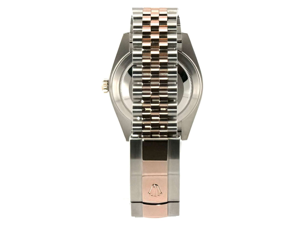 Rückansicht der Rolex Datejust 41 Edelstahl Everose-Gold Ref. 126331 mit Jubile-Armband aus Edelstahl und Everose-Gold.