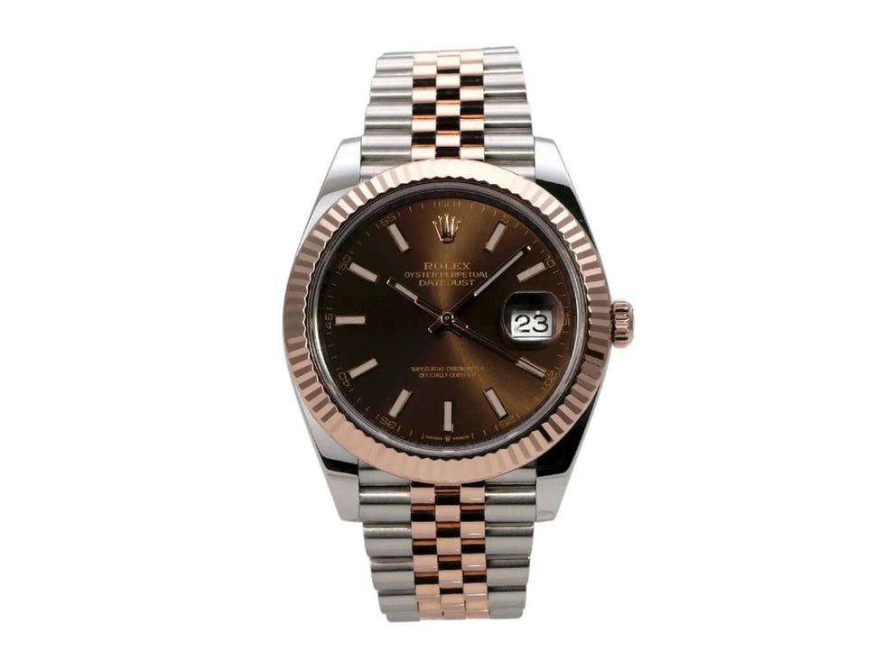 Rolex Datejust 41 Edelstahl Everose-Gold 126331 Choco Jubile-Band, naher Blick auf das Choco Zifferblatt mit 18 kt Everose-Gold Leuchtindizes.