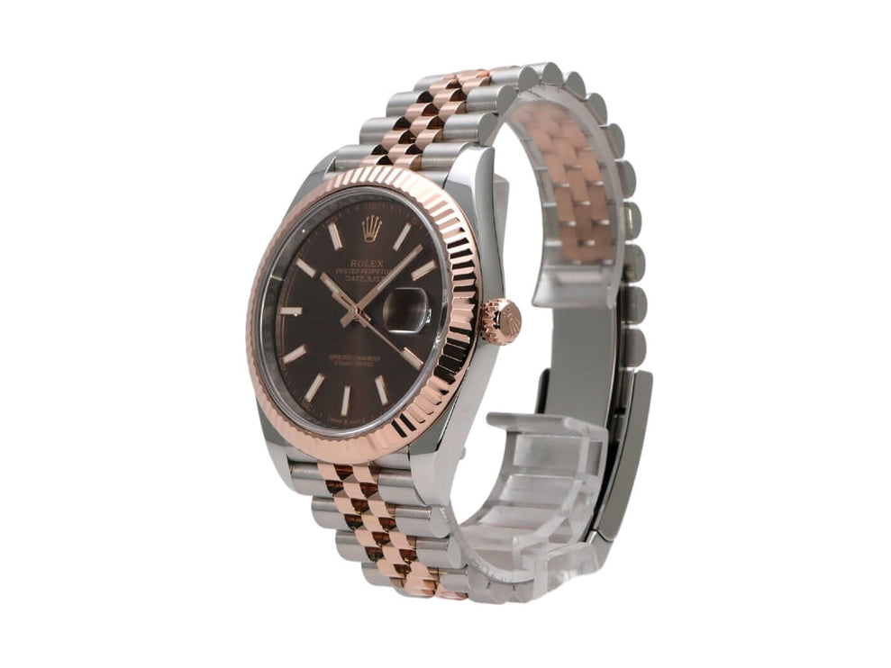 Rolex Datejust 41 Edelstahl Everose-Gold 126331 Choco Jubile-Band, Detailaufnahme der geriffelten 18 kt Everose-Gold Lünette.