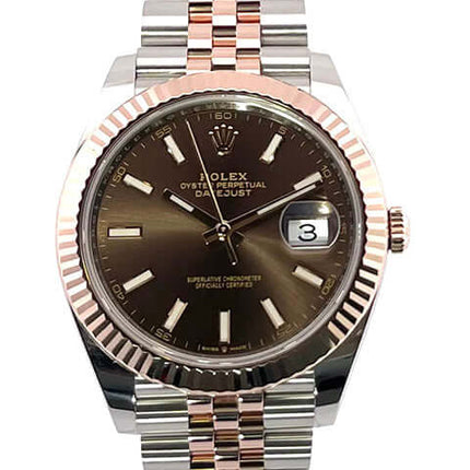 Rolex Datejust 41 Edelstahl Everose-Gold 126331 mit Choco Zifferblatt und Jubile-Band aus 2022, poliertes und satiniertes Gehäuse aus Edelstahl und 18 kt Everose-Gold.