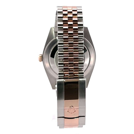 Rückansicht Rolex Datejust 41 Edelstahl Everose-Gold Ref. 126331, Jubile-Band aus Edelstahl und Everose-Gold, vintage aus 2022.