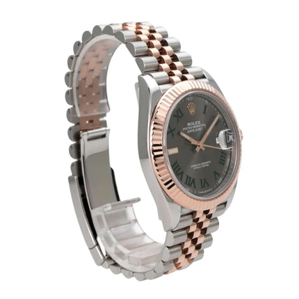 Rolex Datejust 41 Edelstahl Everose-Gold 126331 Slate Jubile-Band auf einem Handgelenk gesehen, elegant und hochwertig.