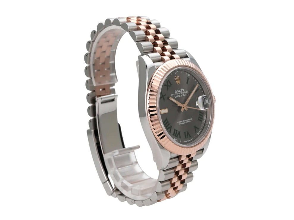 Rolex Datejust 41 Edelstahl Everose-Gold 126331 Slate Jubile-Band auf einem Handgelenk gesehen, elegant und hochwertig.