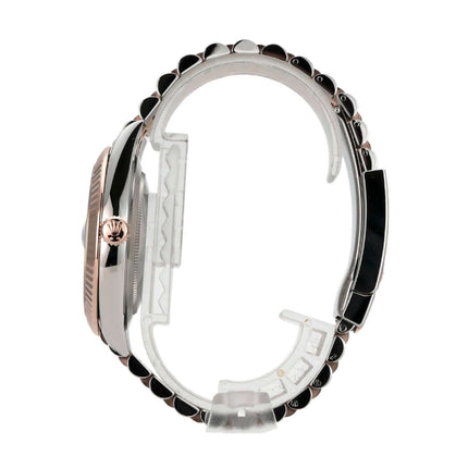 Seitenansicht der Rolex Datejust 41 Edelstahl und Everose-Gold, Modell 126331 mit Jubile-Armband.