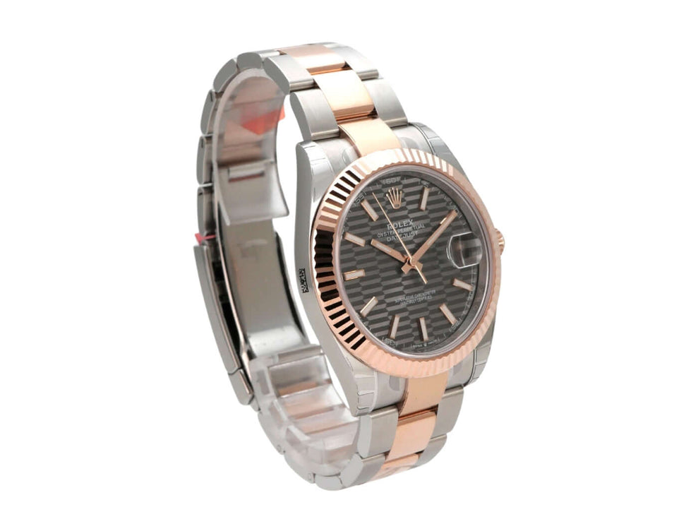 Rolex Datejust 41 Edelstahl Everose-Gold 126331 mit grauem Zifferblatt und geriffelter Lünette.