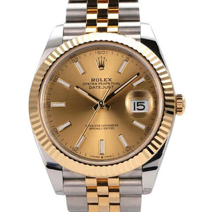 Rolex Datejust 41 Edelstahl Gelbgold 126333 mit champagnerfarbenem Zifferblatt und Jubile-Armband.