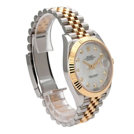 Rolex Datejust 41 Edelstahl Gelbgold 126333 Perlmutt DIA Jubile-Band seitliche Ansicht der Uhr.