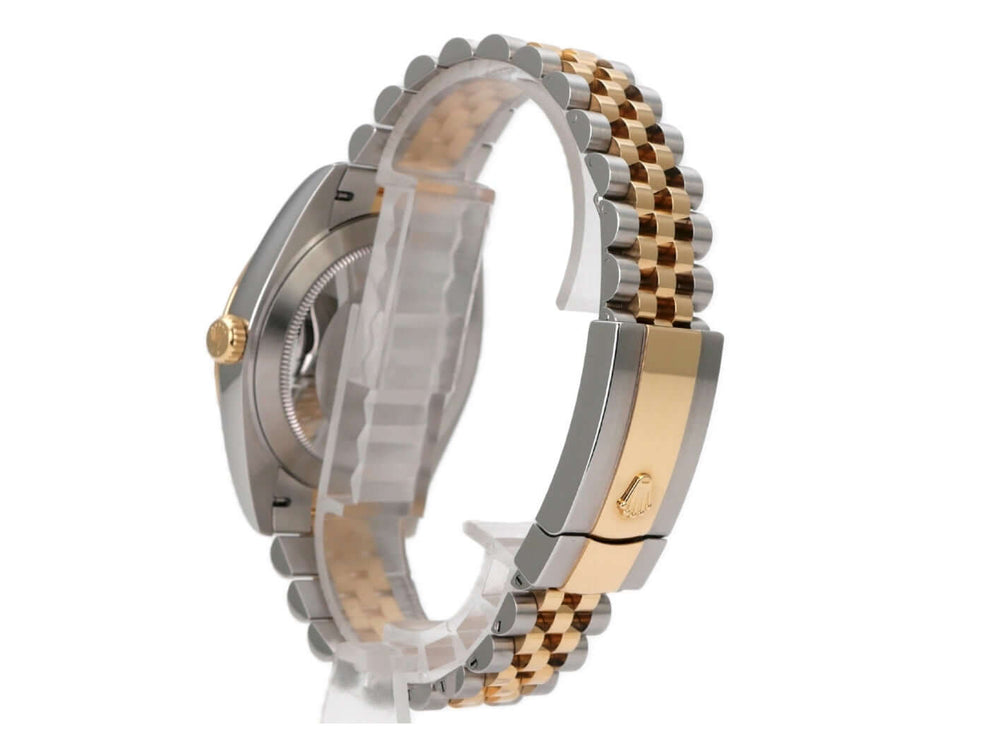 Rolex Datejust 41 Edelstahl Gelbgold 126333 Perlmutt DIA Jubile-Band, seitliche Ansicht des Armbands mit Uhrgehäuse.