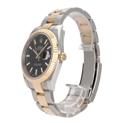 Rolex Datejust 41 Edelstahl Gelbgold 126333 Schwarz mit schwarzem Zifferblatt und 18 kt Gelbgold Lünette.