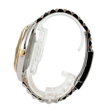 Rolex Datejust 41 Edelstahl Gelbgold 126333 Schwarz Diamant Jubile-Band seitliche Ansicht der Uhr.