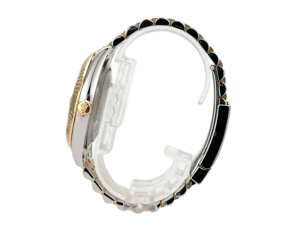 Rolex Datejust 41 Edelstahl Gelbgold 126333 Schwarz Diamant Jubile-Band seitliche Ansicht der Uhr.