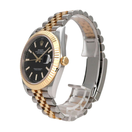 Rolex Datejust 41 Edelstahl Gelbgold Ref. 126333 mit schwarzem Zifferblatt und Jubile-Armband.
