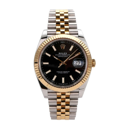 Rolex Datejust 41 Edelstahl Gelbgold 126333 Schwarz Jubile-Band mit schwarzem Zifferblatt und poliertem Armband.