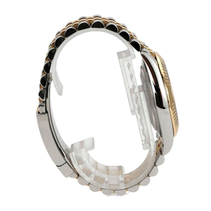 Rolex Datejust 41 Edelstahl Gelbgold 126333 Schwarz Jubile-Band seitliche Ansicht des Armbands aus Edelstahl und 18 kt Gelbgold.