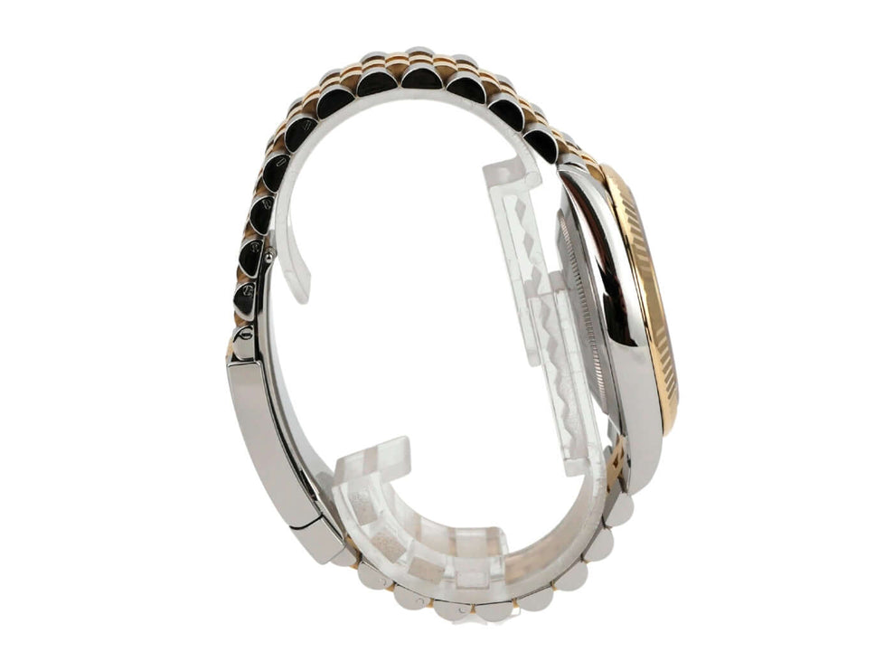 Rolex Datejust 41 Edelstahl Gelbgold 126333 Schwarz Jubile-Band seitliche Ansicht des Armbands aus Edelstahl und 18 kt Gelbgold.