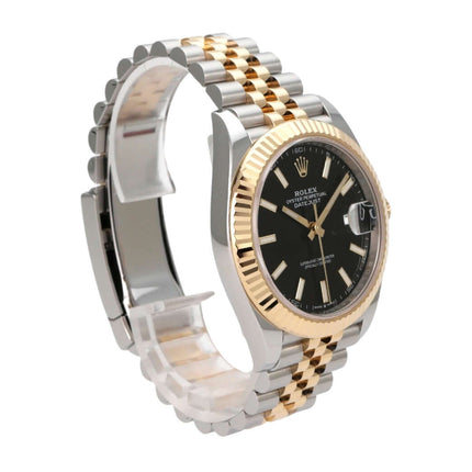 Rolex Datejust 41 Edelstahl Gelbgold 126333 Schwarz Jubile-Band mit glänzendem Gehäuse und Zifferblatt.