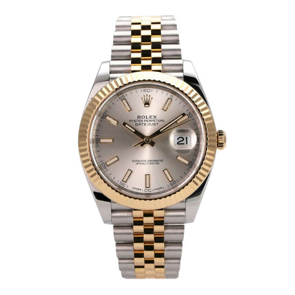 Rolex Datejust 41 Edelstahl Gelbgold 126333 Silber Jubile-Band mit silberfarbenem Zifferblatt und Jubile-Armband.