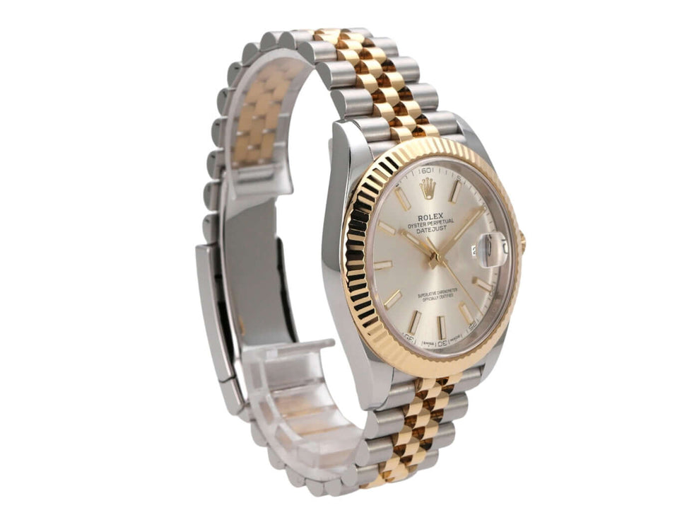 Rolex Datejust 41 Edelstahl Gelbgold 126333 Silber Jubile-Band mit silberfarbenem Zifferblatt und Faltschließe.