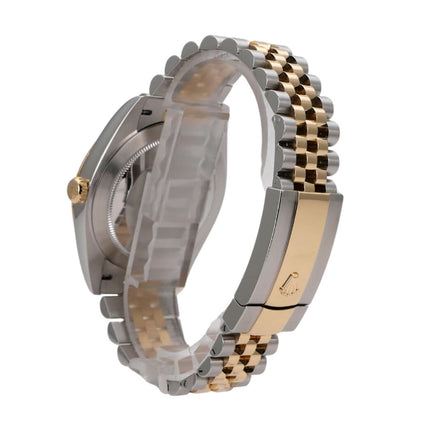 Rolex Datejust 41 Edelstahl Gelbgold 126333 Silber Jubile-Band seitliche Ansicht mit poliertem Armband.