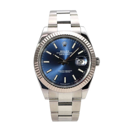Rolex Datejust 41 Edelstahl Weißgold 126334 Blau mit blauem Zifferblatt und poliertem Edelstahlband.