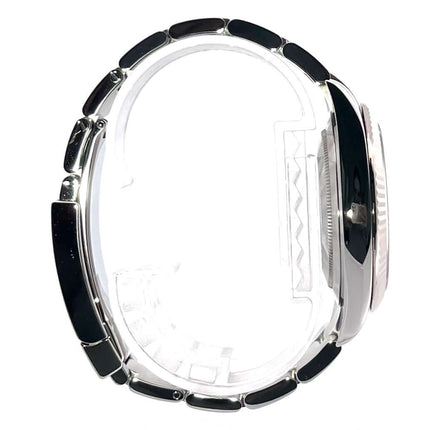 Rolex Datejust 41 Edelstahl Weißgold 126334 Blau Seitenansicht des Oyster Edelstahlbands und Gehäuses mit Faltschließe aus 2022.