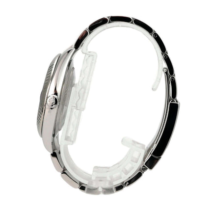 Rolex Datejust 41 Edelstahl Weißgold 126334 Blau seitliche Ansicht mit Silber- und Schwarzelementen.