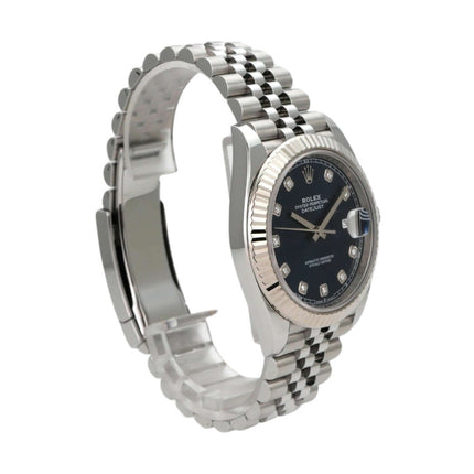 Rolex Datejust 41 Edelstahl Weißgold 126334 mit blauem Diamantzifferblatt und Jubile-Band.