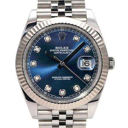 Rolex Datejust 41 Edelstahl Weißgold 126334 Blau Dia Jubile-Band mit blauem Zifferblatt und Diamantindizes.