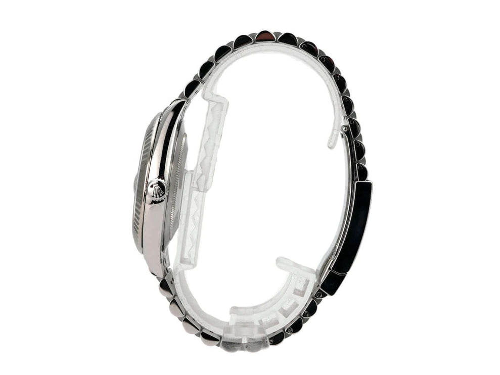 Rolex Datejust 41 Edelstahl Weißgold 126334 Blau Dia Jubile-Band seitliche Ansicht mit poliertem Edelstahlarmband.