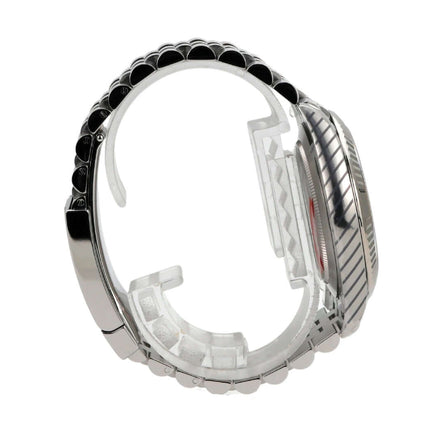 Rolex Datejust 41 Edelstahl Weißgold 126334 mit blauem Jubile-Band und 18 kt Lünette.