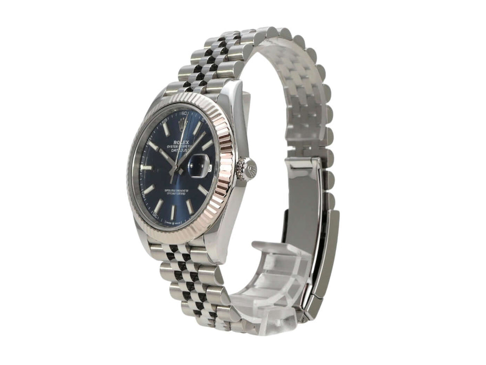 Rolex Datejust 41 Edelstahl Weißgold 126334 Blau Jubile-Band seitliche Ansicht mit blauem Zifferblatt