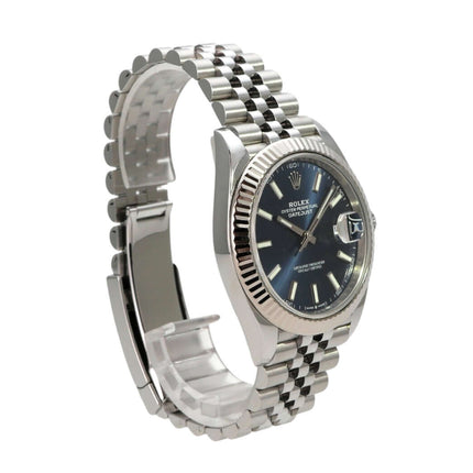 Rolex Datejust 41 Edelstahl Weißgold 126334 Blau Jubile-Band seitlich mit glänzendem Zifferblatt und Jubile-Armband