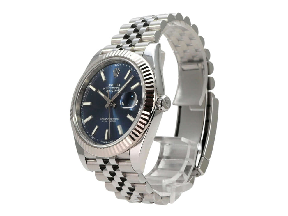 Rolex Datejust 41 Edelstahl Weißgold 126334 Blau Jubile-Band mit blauem Zifferblatt und 18 kt Weißgold Lünette.