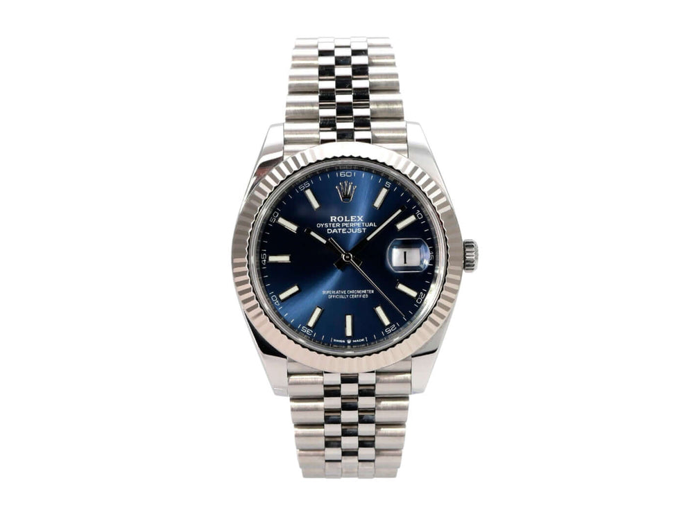 Rolex Datejust 41 Edelstahl Weißgold 126334 Blau Jubile-Band auf weißem Hintergrund