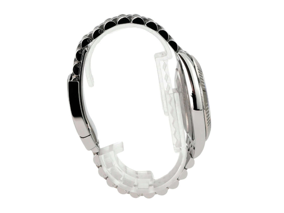 Rolex Datejust 41 Edelstahl Weißgold 126334 Blau Jubile-Band seitliche Ansicht mit Jubile-Armband