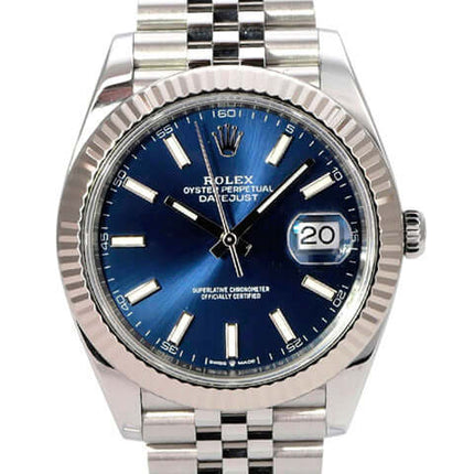Rolex Datejust 41 Edelstahl Weißgold 126334 Blau Jubile-Band Uhr mit blauem Zifferblatt und Jubile Armband.