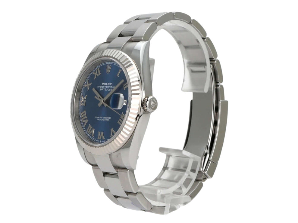 Rolex Datejust 41 Edelstahl Weißgold 126334 Blau Römisch seitliche Ansicht mit Edelstahlband und blauem Zifferblatt.